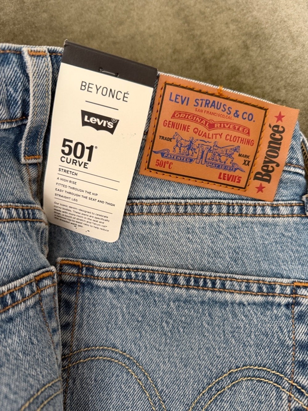 Beyoncé x Levi's Jeans with Rhinestone Swirls - Picture 2 of 13